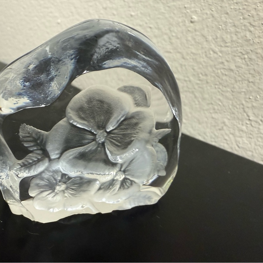 Capredoni Dartington Crystal Paperweights Rose‎ Signed